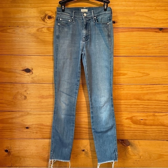 MOTHER The Vamp Fray Mid Rise Skinny Jeans in Crack The Whip 25 - Picture 3 of 14